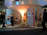 Bild: Besucher der Wanderausstellung