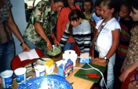 Bild: Besucher der Wanderausstellung