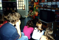 Bild: Besucher der Wanderausstellung