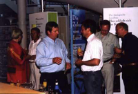 Bild: Besucher der Wanderausstellung