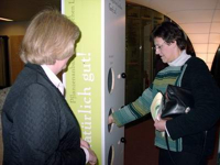 Bild: Besucher der Wanderausstellung