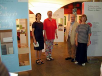 Bild: Besucher der Wanderausstellung