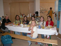 Bild: Besucher der Wanderausstellung