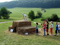 Klettern auf Strohballen